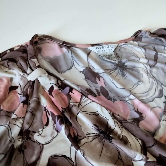George Stretch Women's Hi-Low Floral Top size XL (16-18).‎ - Picture 3 of 8